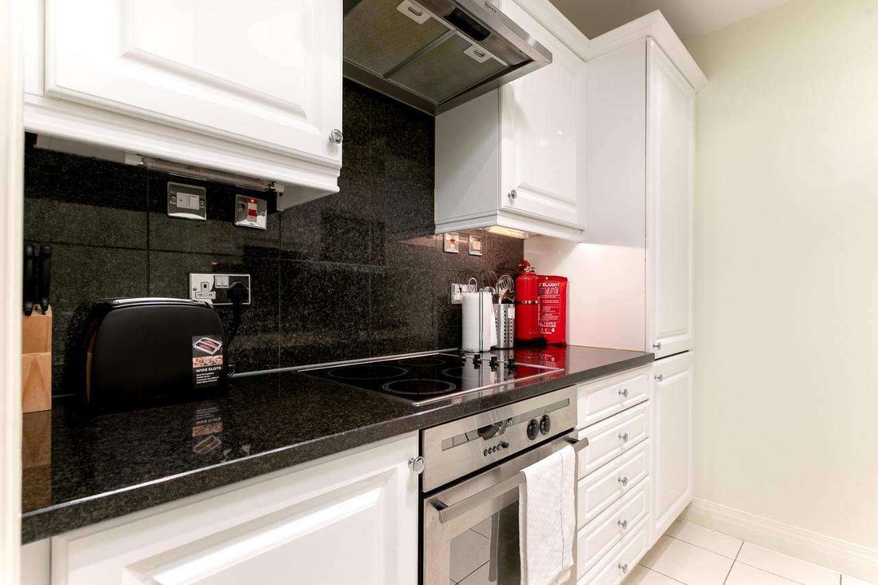 Point West Apartments Londres Extérieur photo
