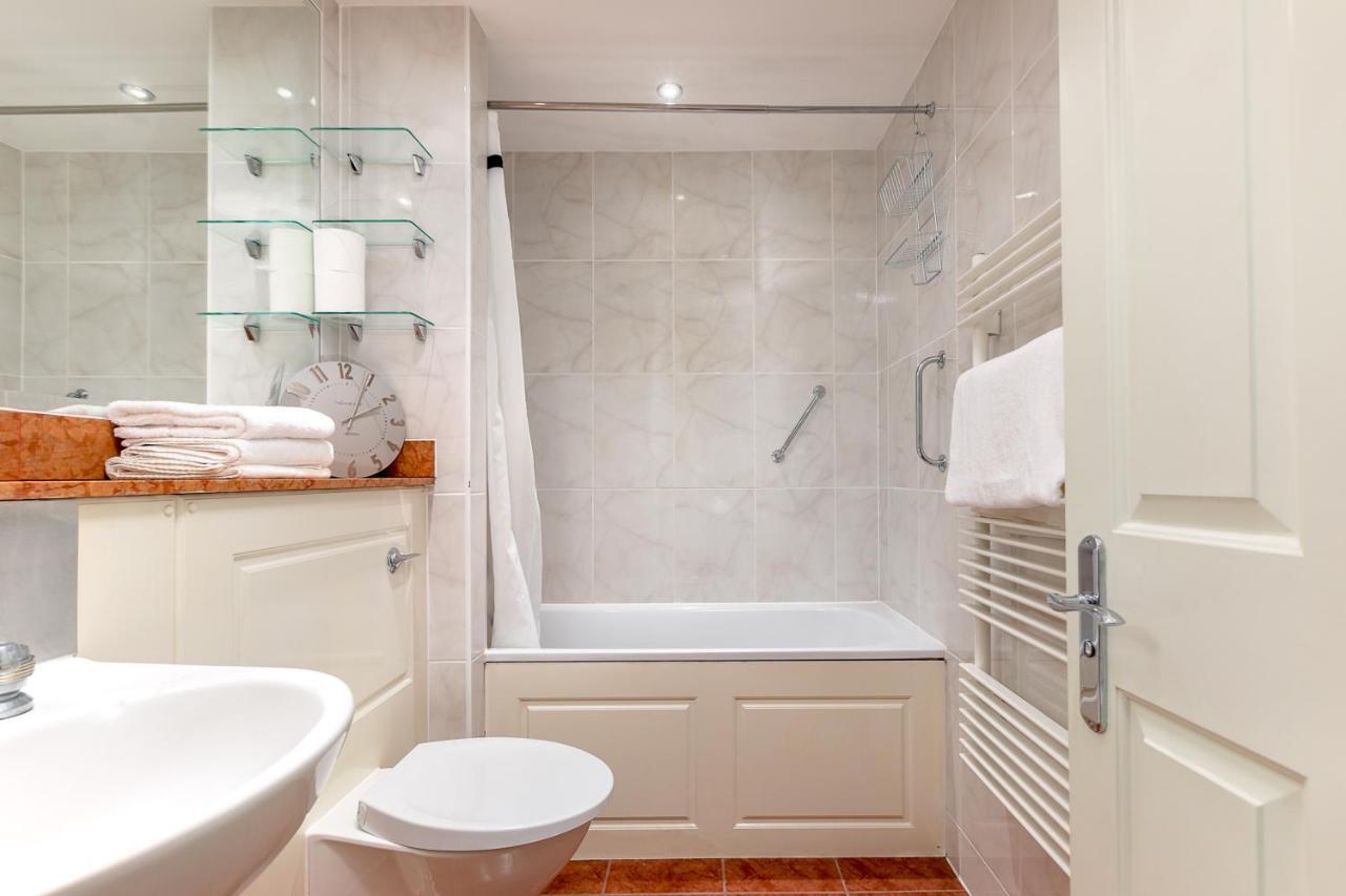 Point West Apartments Londres Extérieur photo