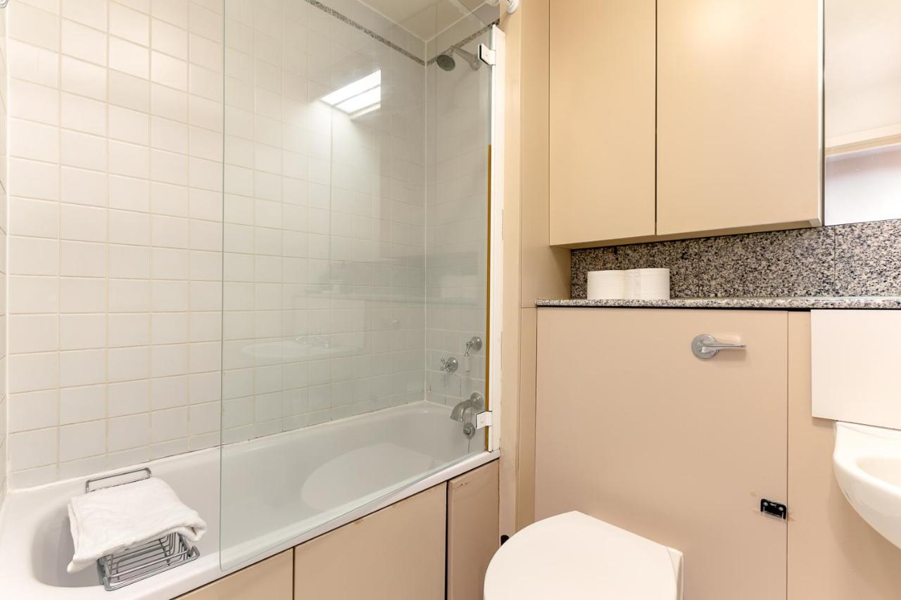 Point West Apartments Londres Extérieur photo