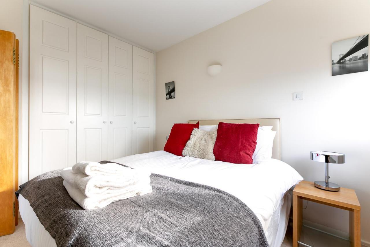 Point West Apartments Londres Extérieur photo