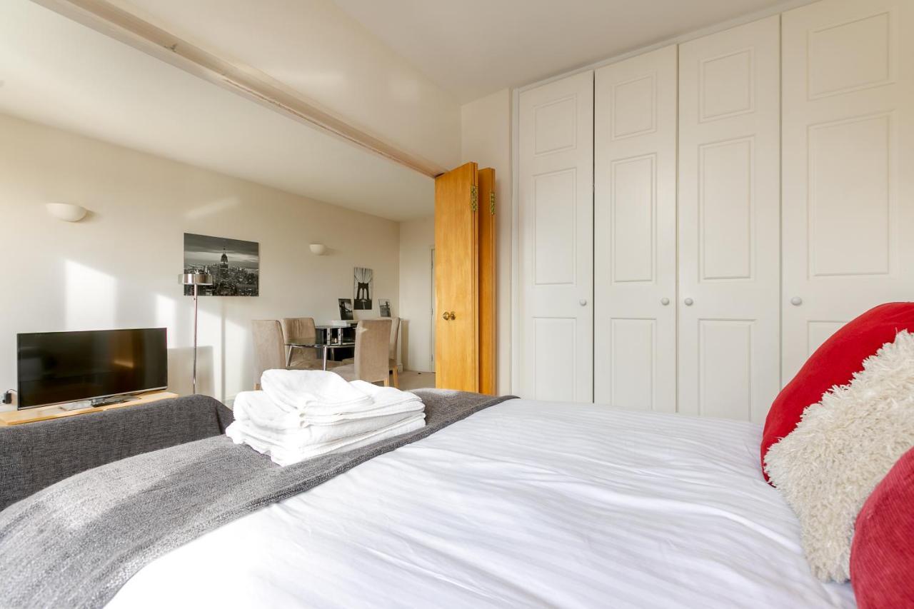 Point West Apartments Londres Extérieur photo