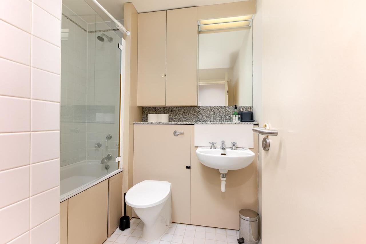 Point West Apartments Londres Extérieur photo